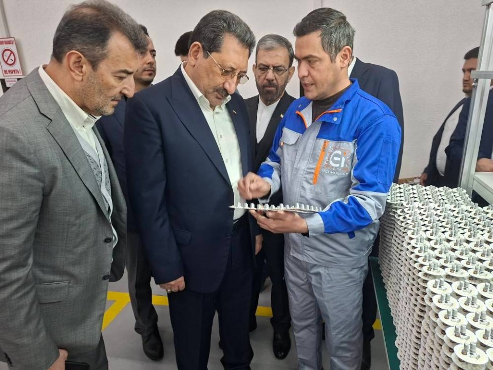 وزیر صمت از واحد‌های تولیدی در دوشنبه تاجیکستان بازدید کرد